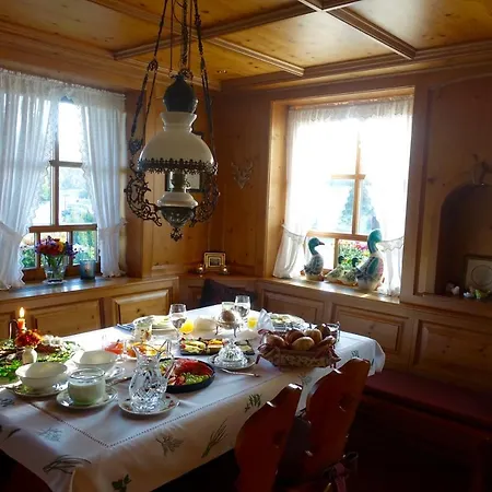 Hollhouse -