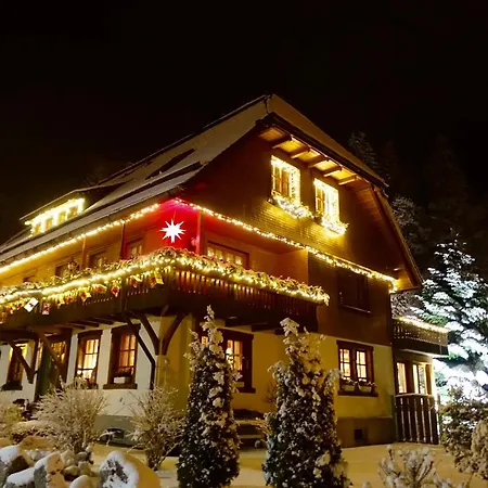 Hollhouse - 3*