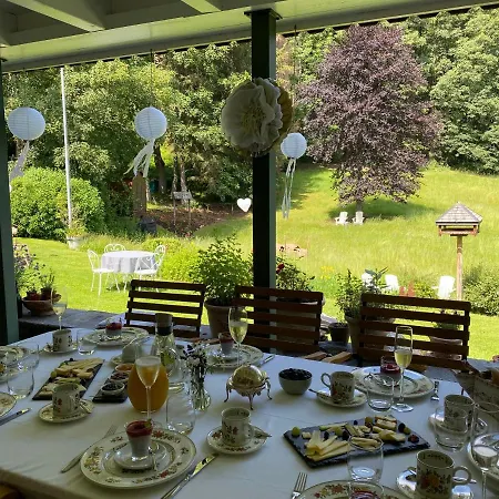 Hollhouse -
