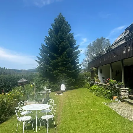 Hollhouse - 3*