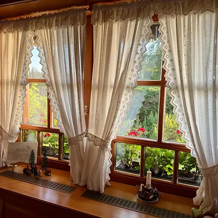 Hollhouse - Bed and Breakfast