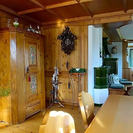 Hollhouse -
