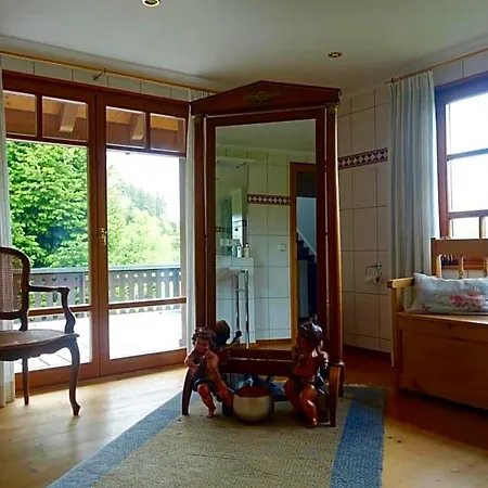 Hollhouse -
