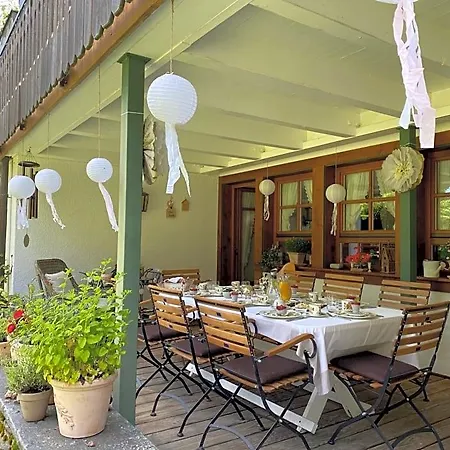 Panzió Hollhouse -
