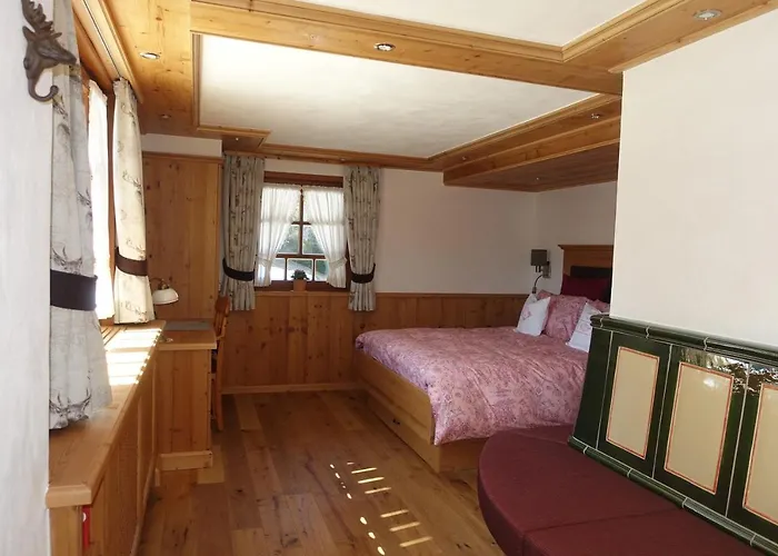 Hollhouse - Bed and Breakfast